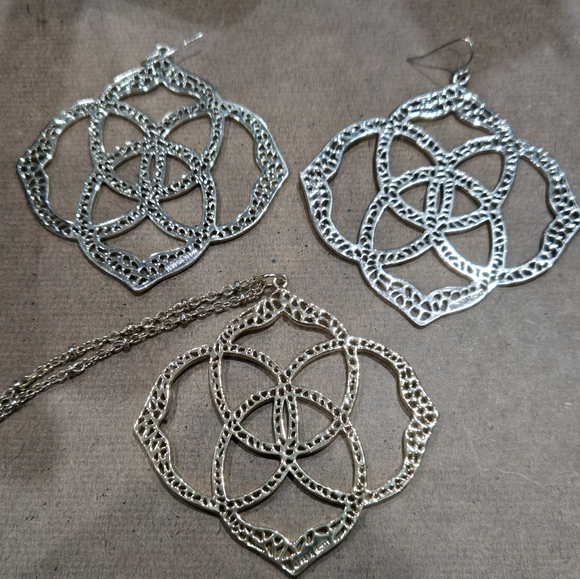Vintage betty and earrings